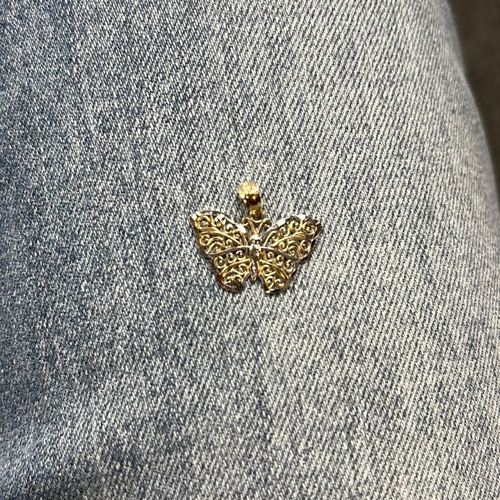 Solid 14k Gold Butterfly Pendant necklace - Picture 9 of 11